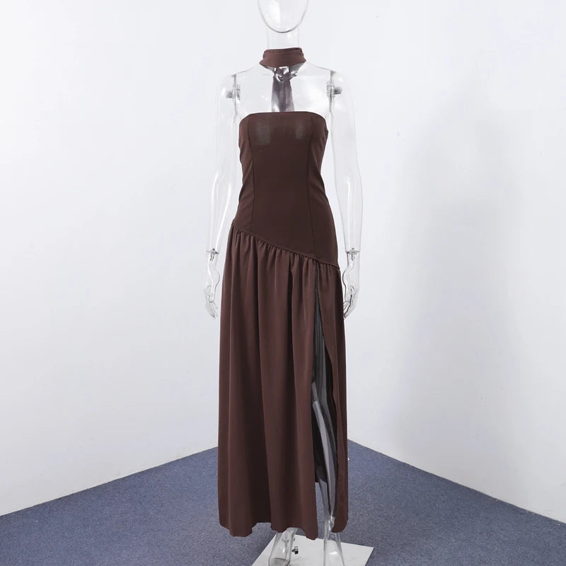 Vestido Longo Elegante com Recortes e Estampa Patchwork